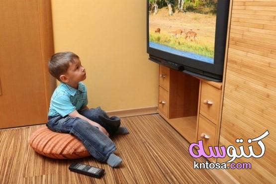 اضرار و مخاطر مشاهدة التلفاز على الاطفال الرضع والمواليد الصغار،العمر المناسب للطفل لمشاهدة التلفزيو kntosa.com_01_19_157
