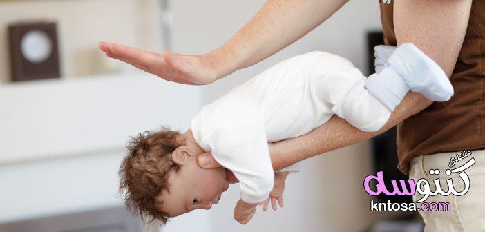 الشرقة عند الأطفال الرضع,شرقة الرضيع خلال الرضاعة,طريقة التعامل مع الشرقة بالضرب على الظهر للأطفال kntosa.com_02_18_154