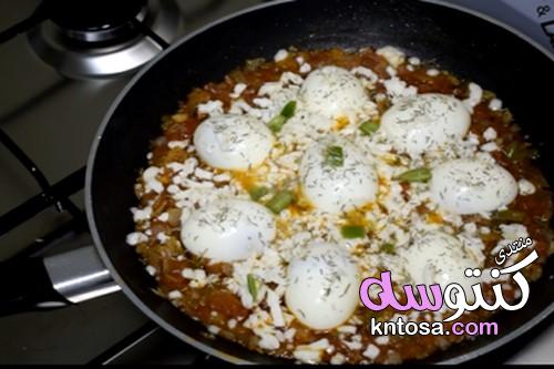 عمل البيض بالطماطم ،طريقة سهلة لعمل البيض بالطماطم والبصل ستحببكم في البيض kntosa.com_06_19_155