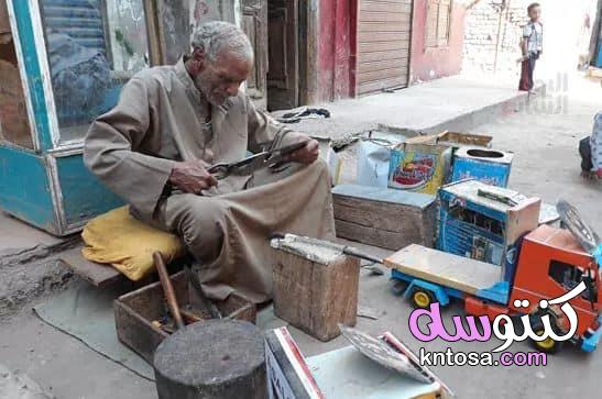 بالصور عجوز مصري يحول المخلفات إلى ألعاب للأطفال kntosa.com_07_19_156