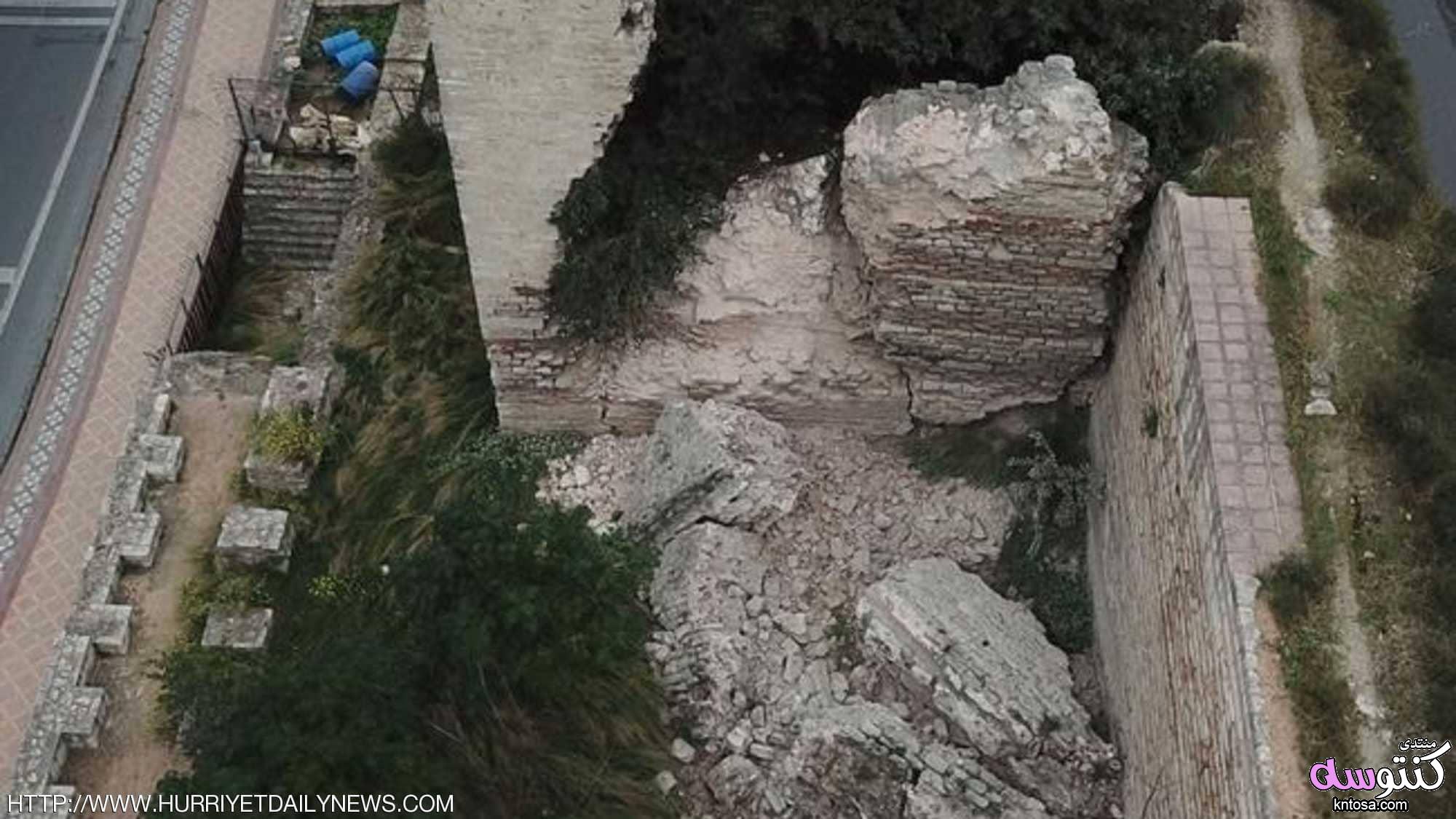 بالصور.. انهيار معلم تاريخي في إسطنبول kntosa.com_17_18_153
