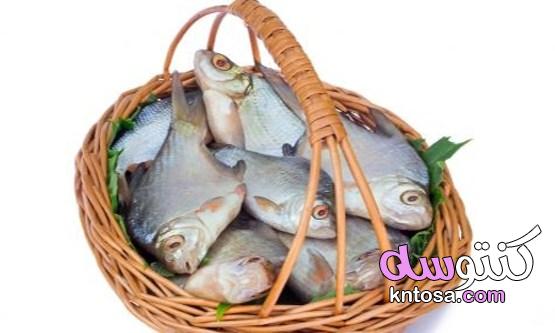 طريقة عمل السمك البلطي بصوص الطماطم،تحضير السمك البلطى صينية،مكونات السمك kntosa.com_21_19_156