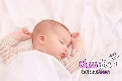 عدد ساعات نوم الطفل حسب العمر,مشروبات تساعد الطفل على النوم,أسباب عدم نوم الطفل الرضيع kntosa.com_22_19_155